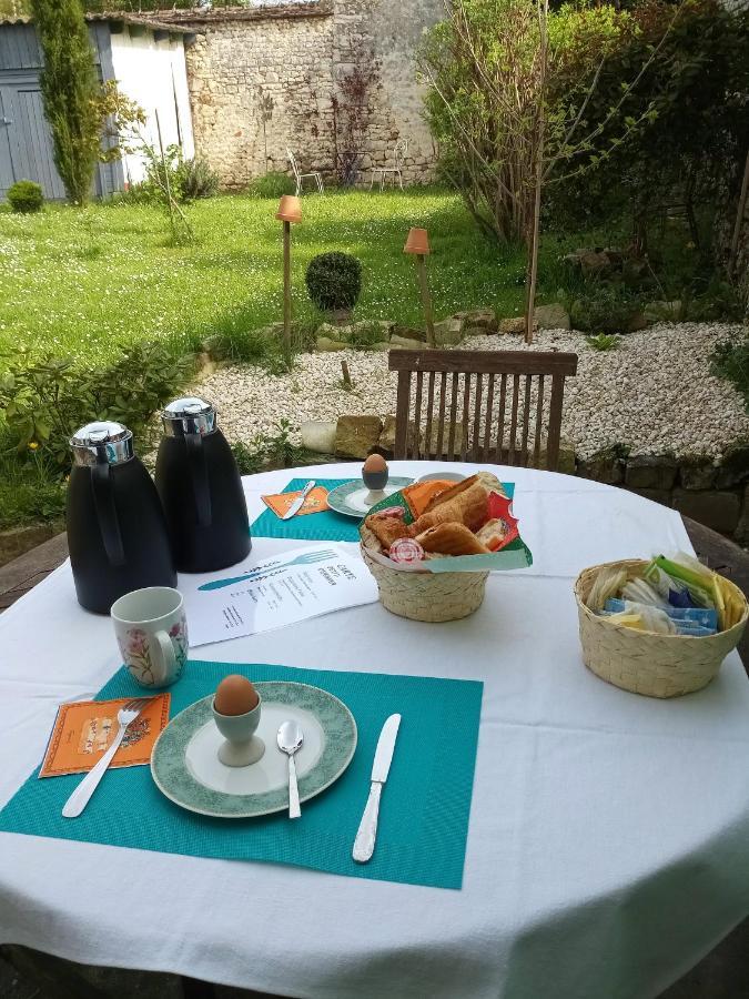 L'Ancien Prieure Bed and Breakfast Lorrez-le-Bocage-Preaux Buitenkant foto