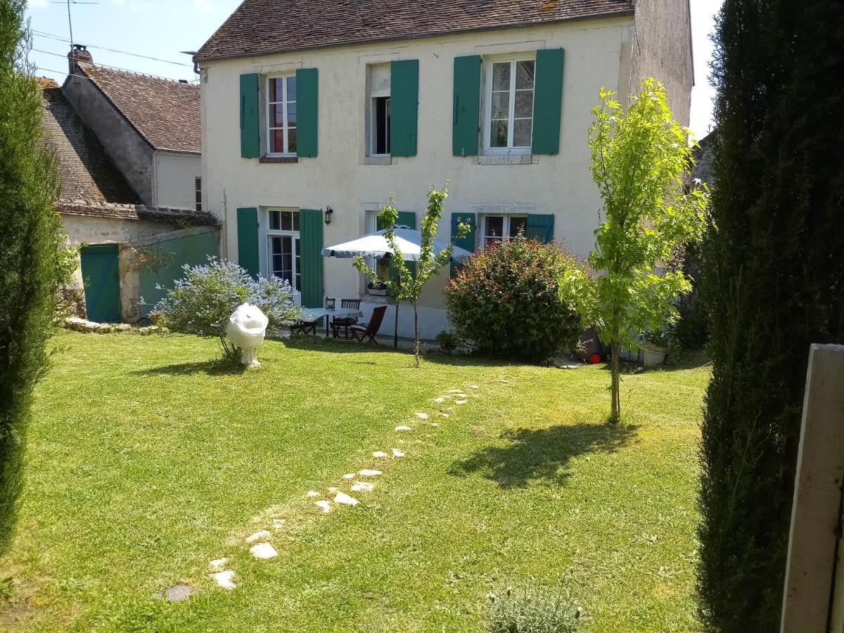 L'Ancien Prieure Bed and Breakfast Lorrez-le-Bocage-Preaux Buitenkant foto