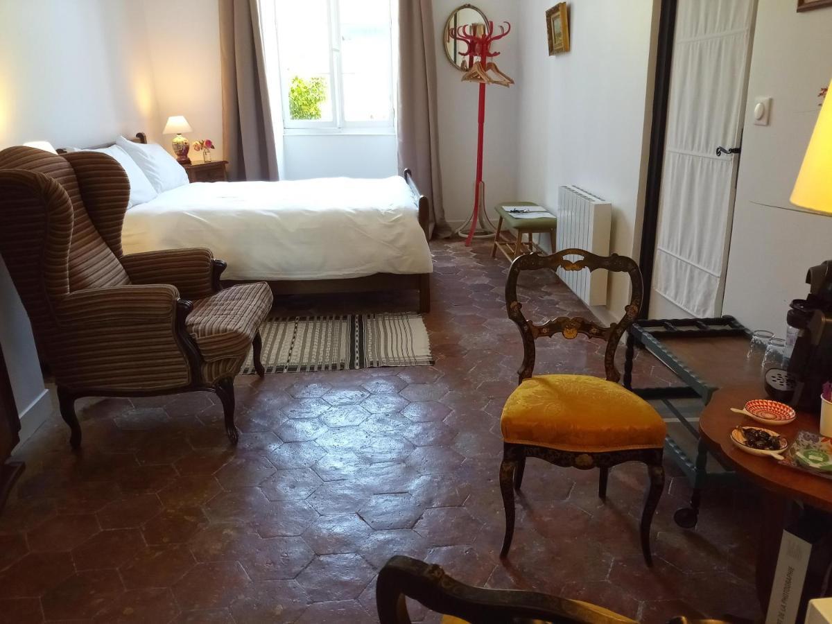 L'Ancien Prieure Bed and Breakfast Lorrez-le-Bocage-Preaux Buitenkant foto